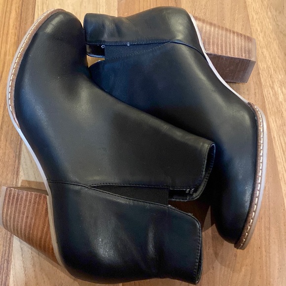 I Love Billy Ankle Booties - Picture 5 of 7